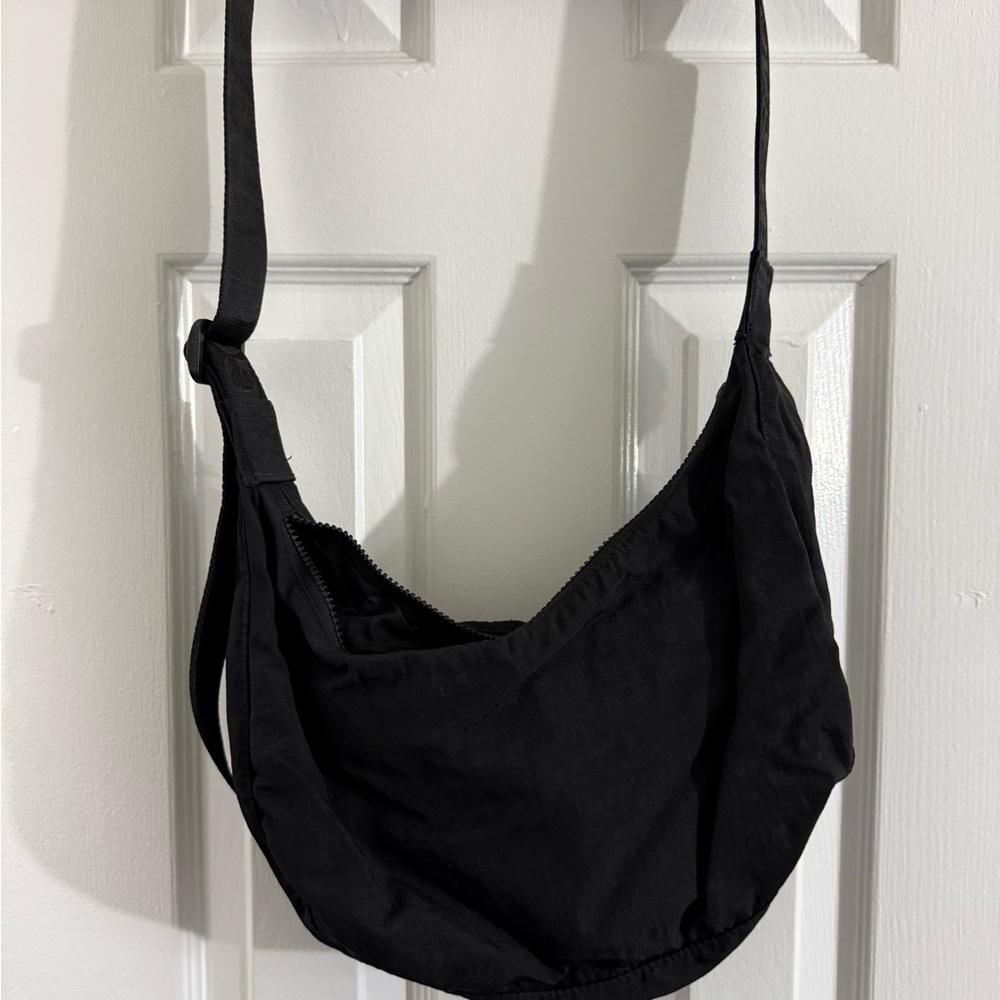 BAGGU Medium Nylon Crescent Bag